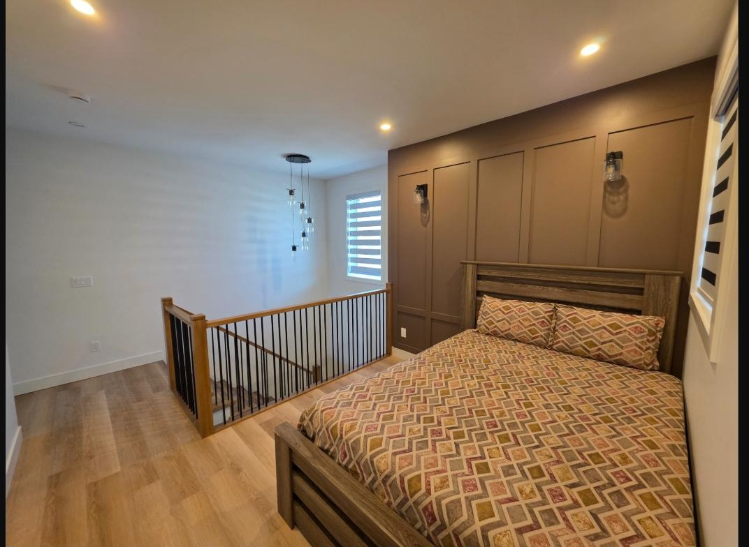 Upper loft bedroom with vaulted ceiling